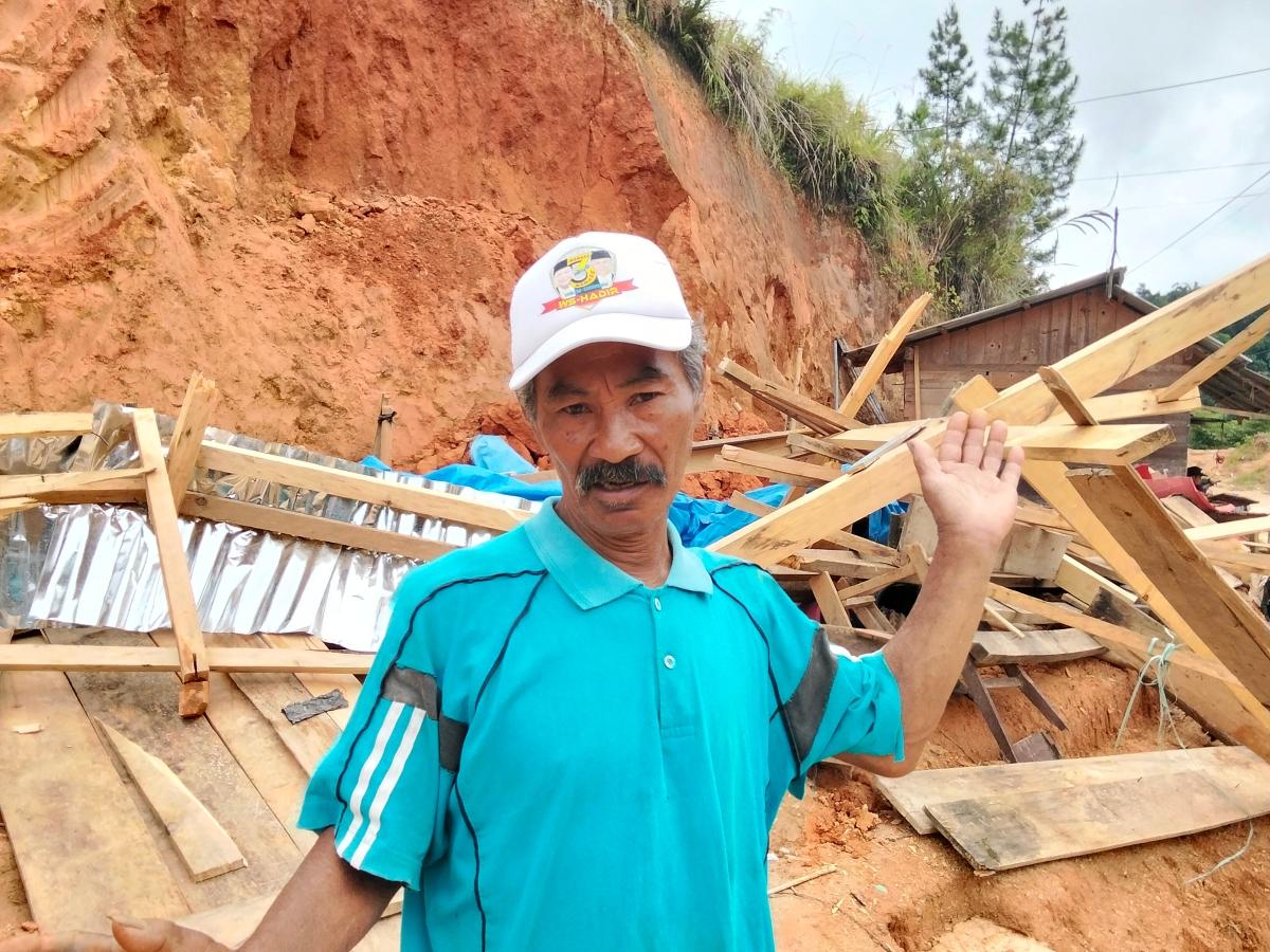 Bonggasilomba-67-pemilik-rumah-yang-ambruk-usai-tertimpa-material-longsor-di-Tawalian-Mamasa.jpg