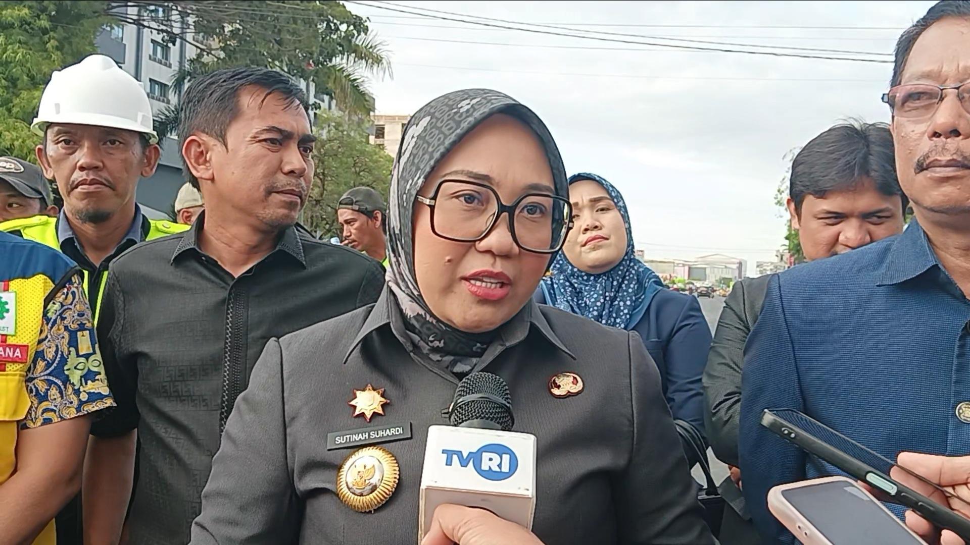 Bupati-Mamuju-Sitti-Sutinah-Suhardi-saat-ditemui-di-Gedung-DPRD-Mamuju.jpg