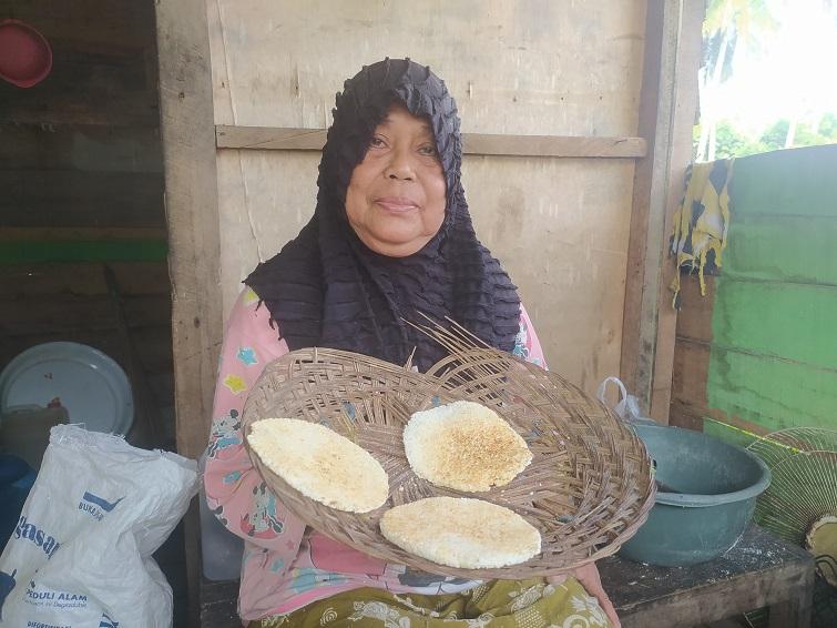 Kisah Nenek Dahlia Jual Jepa di Pasangkayu Ingin Naik Haji