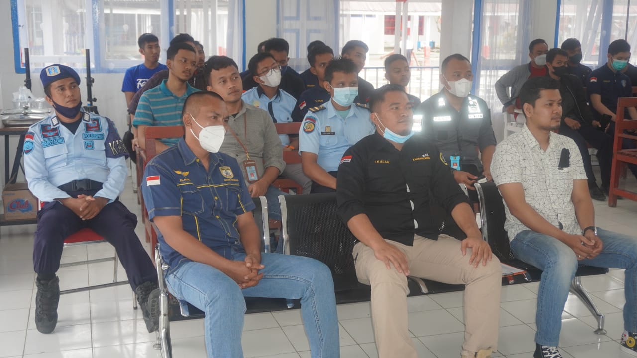 Dalam-kesempatannya-itu-Kakanwil-Kemenkumham-Sulbar-Faisol-Ali-mengajak-jajaran-Rutan-Mamuju.jpg