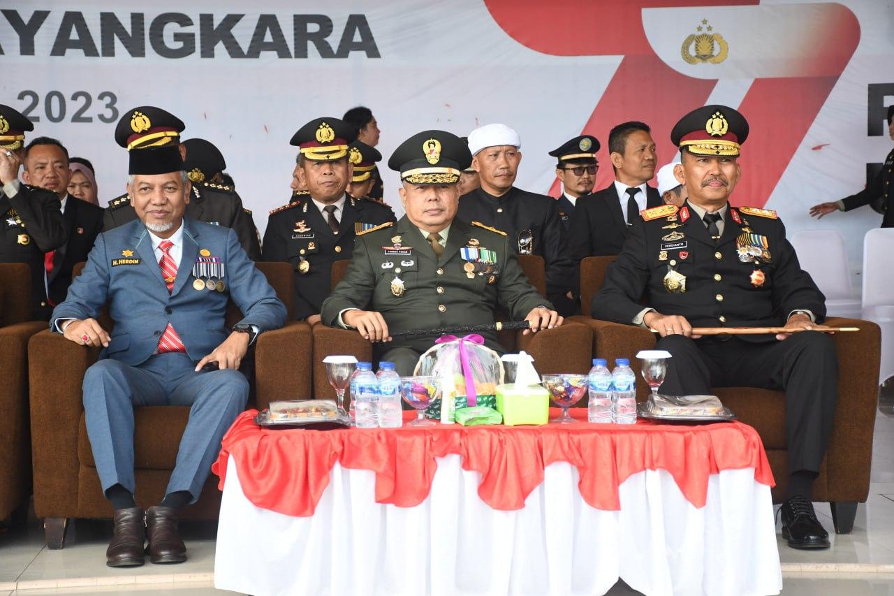 Danrem-142Tatag-bersama-Kapolda-Sulbar-Irjen-Pol-Verdianto-Iskandar-Bitticaca.jpg