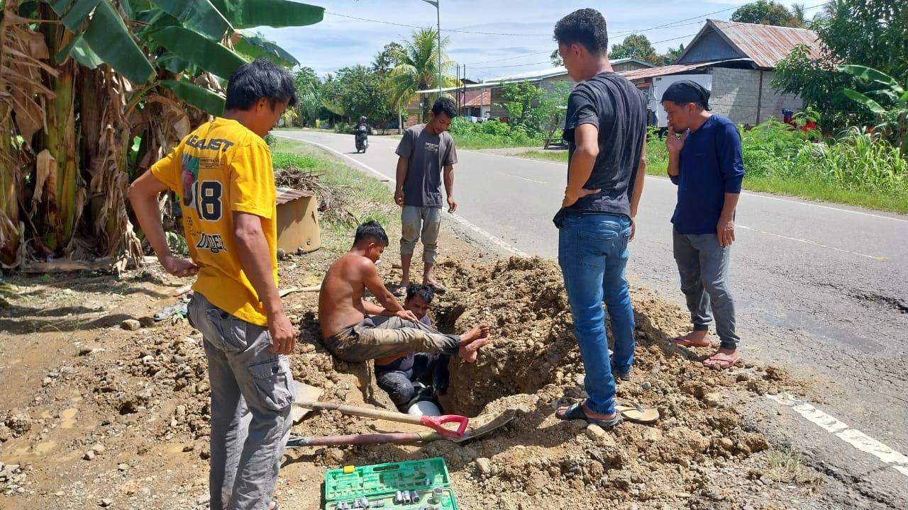 Distribusi-air-bersih-ke-desa-topoyo-bermasalah.jpg