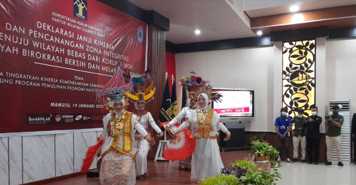 Empat-orang-Binaan-Lapas-Perempuan-Mamuju-mempersembahkan-tarian-empat-etnis.jpg