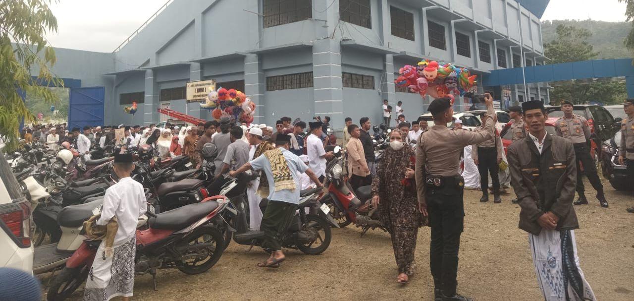 Salat Idulfitri di Stadion Manakarra Berlangsung Khidmat, Dijaga Ketat Polisi
