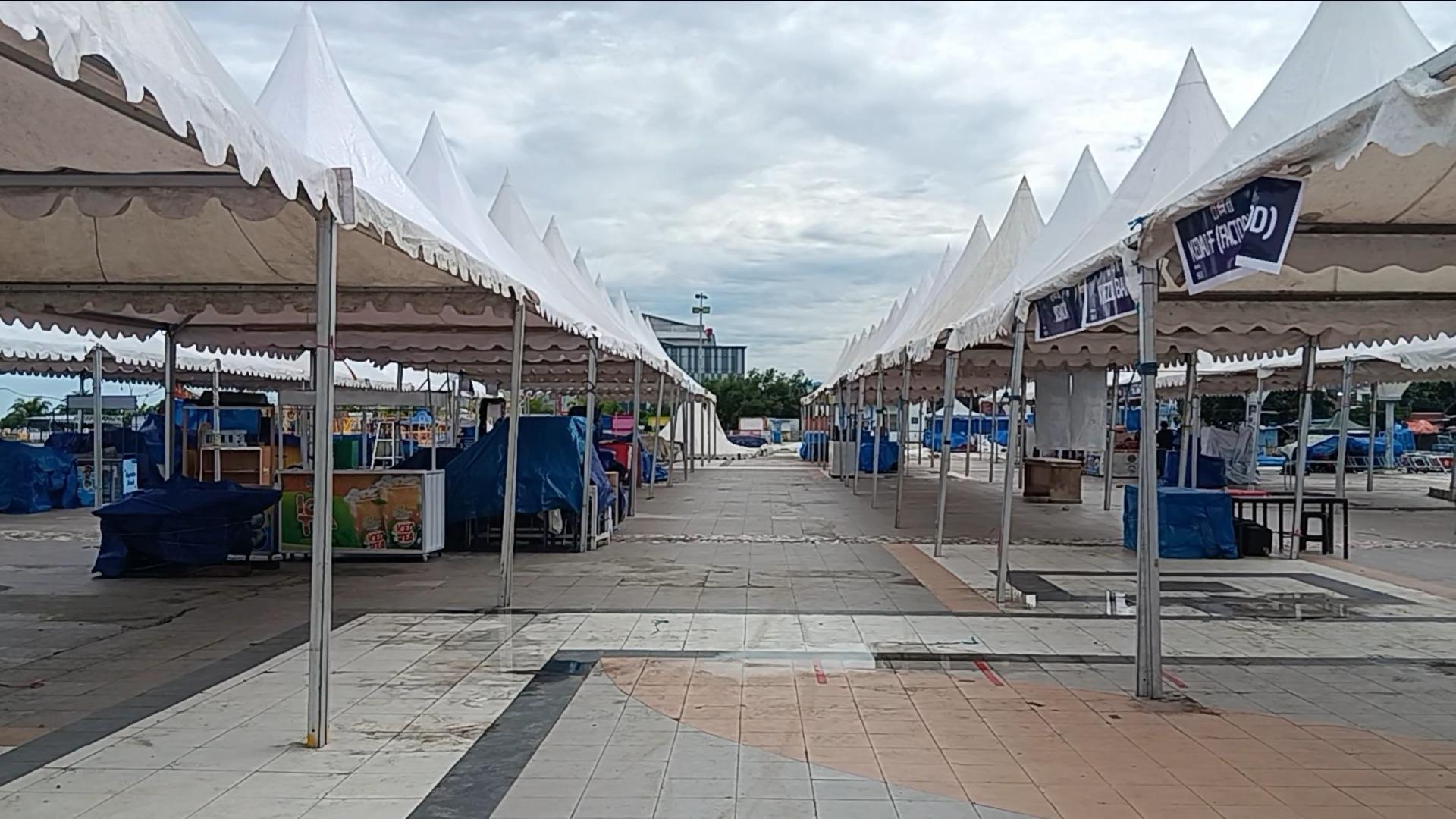 Tenda UMKM di Anjungan Manakarra Kembali Berdiri Usai Diterjang Angin Kencang, Panggung  Dibongkar