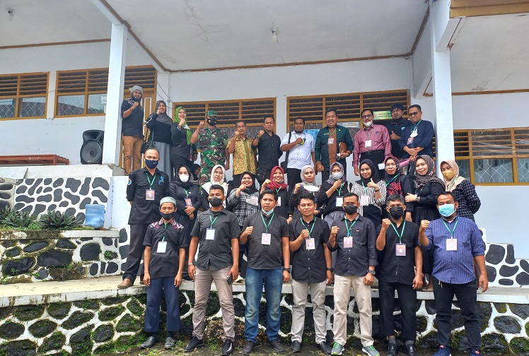 Foto-bersama-pansel-penetapan-bakal-calon-kepala-desa-di-Mamuju.jpg