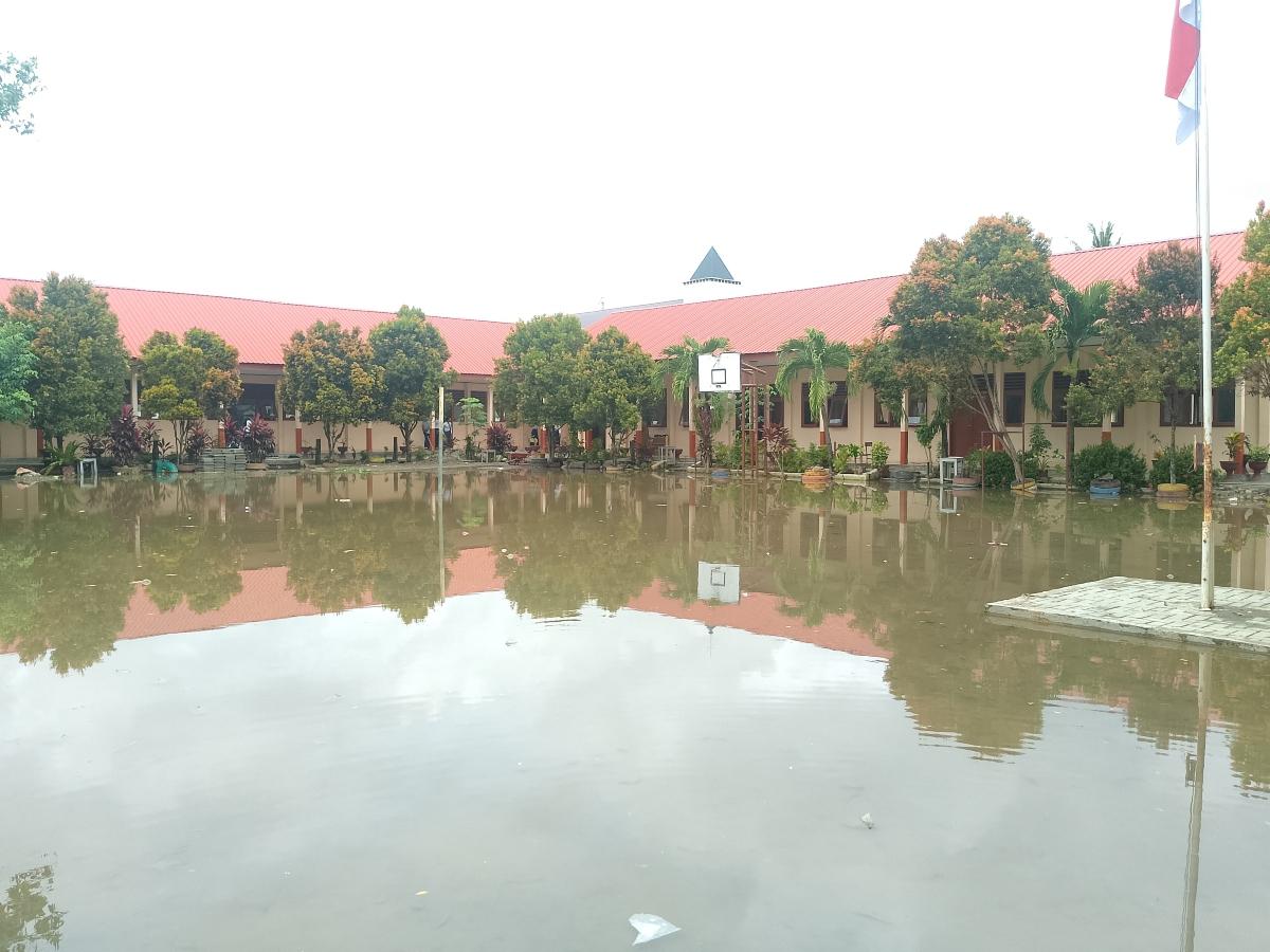 Imbas Hujan Deras Dua Hari, Halaman SMPN 1 Pasangkayu Tergenang Air