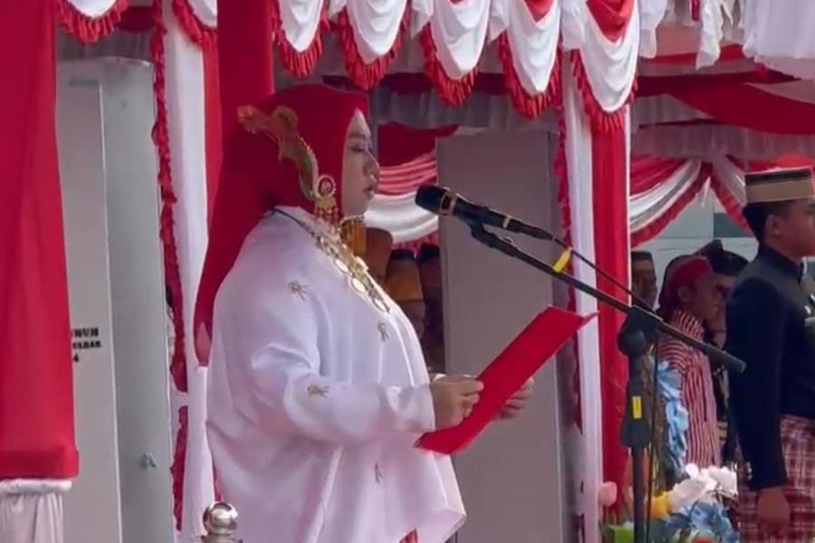 Gubernur-Dr-Suhardi-Duka-Ssos-MM-menjadi-inspektur-upacara-HUT-ke-80-RI-tingkat-Provinsi-Sulbar.jpg