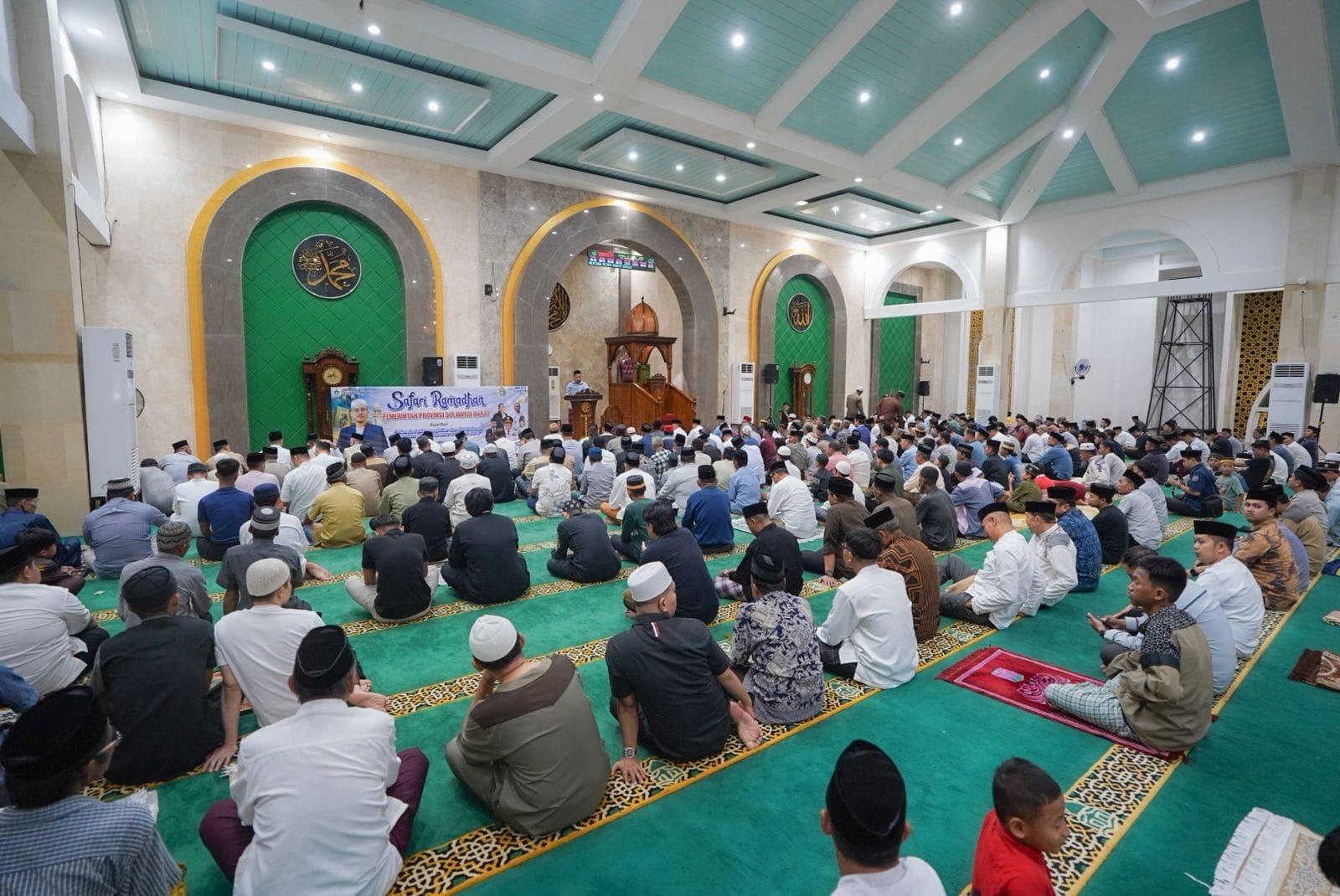 Gubernur-Sulawesi-Barat-Suhardi-Duka-melanjutkan-agenda-Safari-Ramadan-di-Wonomulyo.jpg