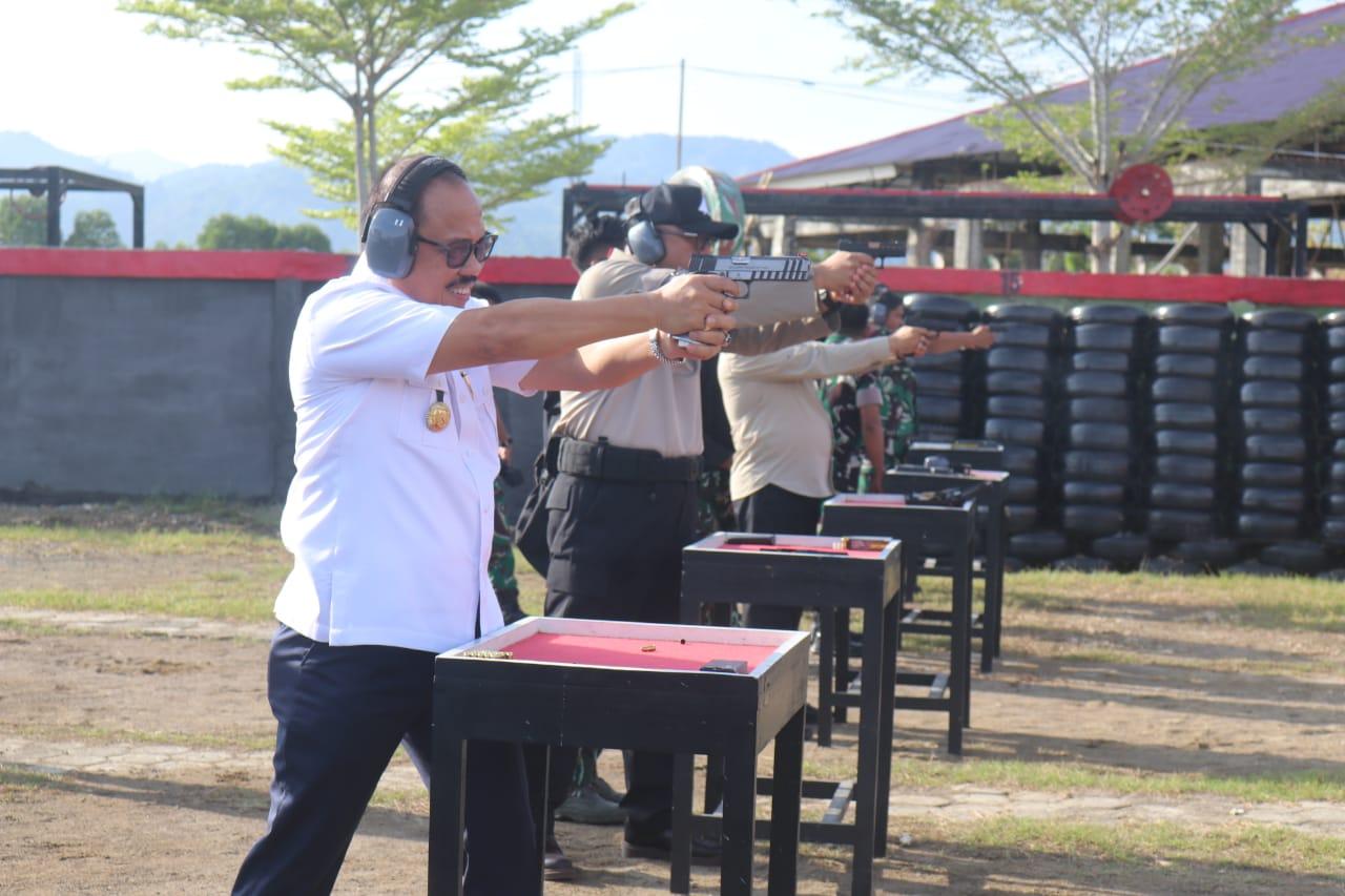 Eksibisi Menembak di Mako Brimob Sulbar, Gubernur Suhardi Duka Tekankan Sinergi Pemda dan Polri