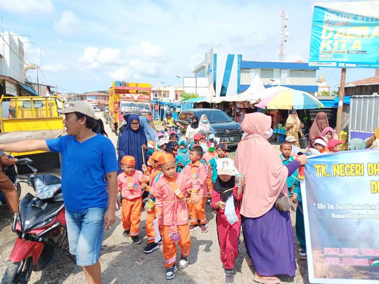 Guru-dan-murid-TK-Darma-Pertiwi-Topoyo-Mamuju-Tengah-kompak-galang-dana-untuk-Palestina.jpg