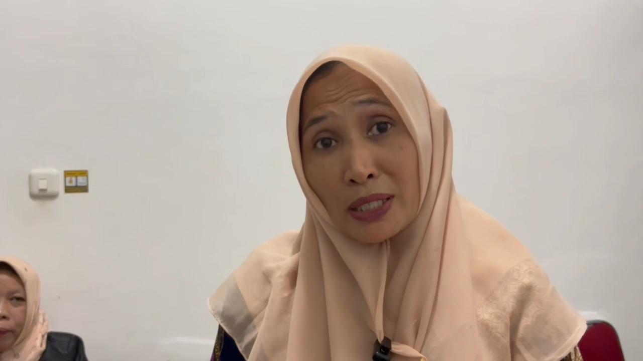 Honorer-bernama-Ramzah-sudah-21-tahun-lamanya-mengabdi-di-Kantor-Kelurahan-Balanipa.jpg