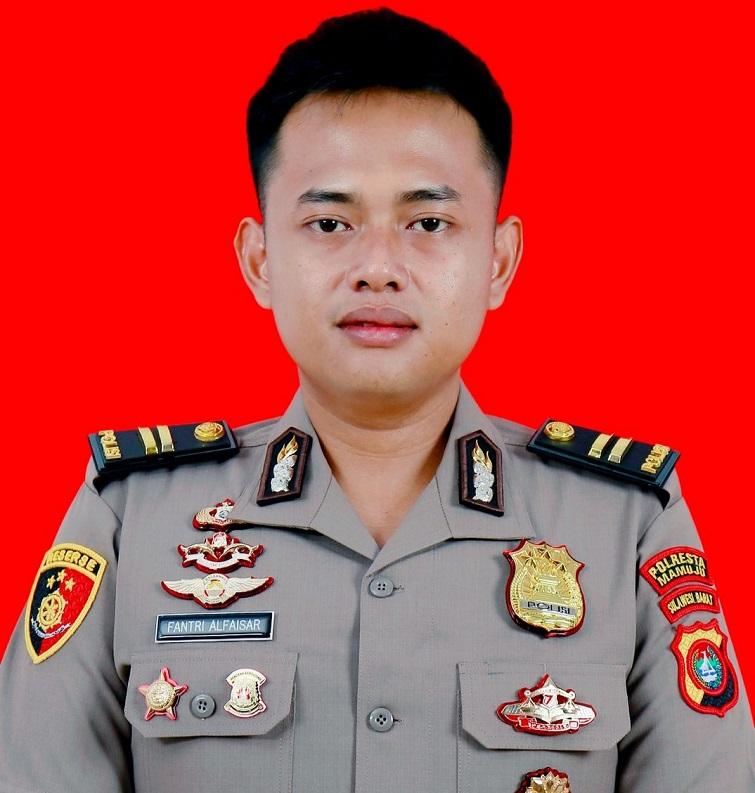 Inspektur-Polisi-Satu-Iptu-Fantri-Alfaisar-kini-mendapat-ama.jpg