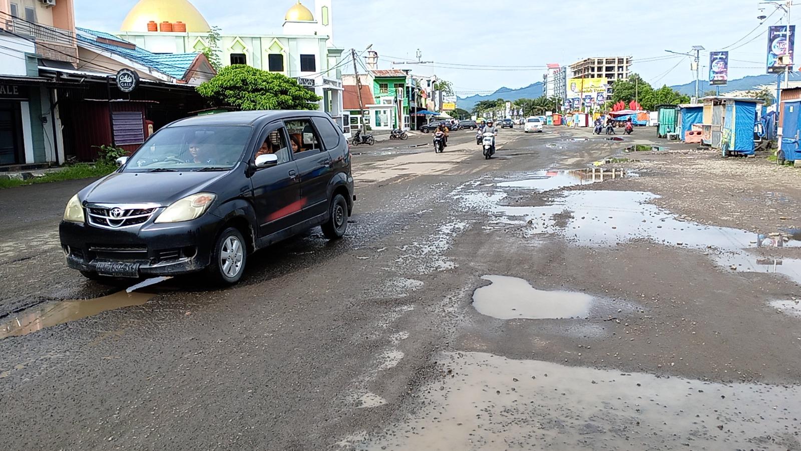 Jalan-di-Jl-Yos-Sudarso-Kelurahan-Binanga-Kecamatan-Mamuju.jpg