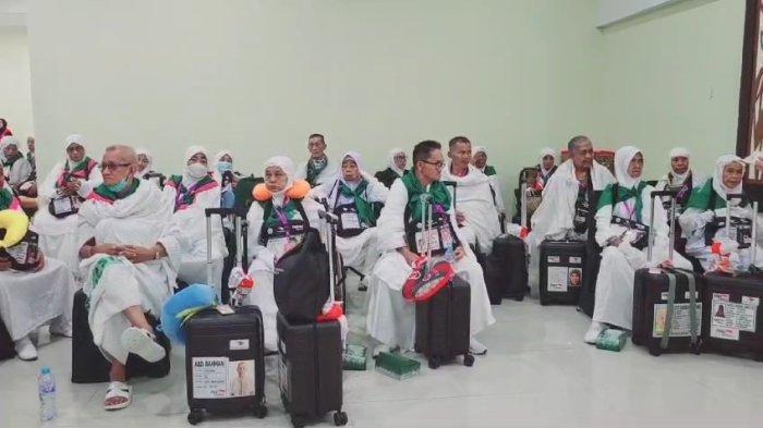 Jamaah-haji-Sulbar-asal-Polewali-Mandar-musim-haji-2024.jpg