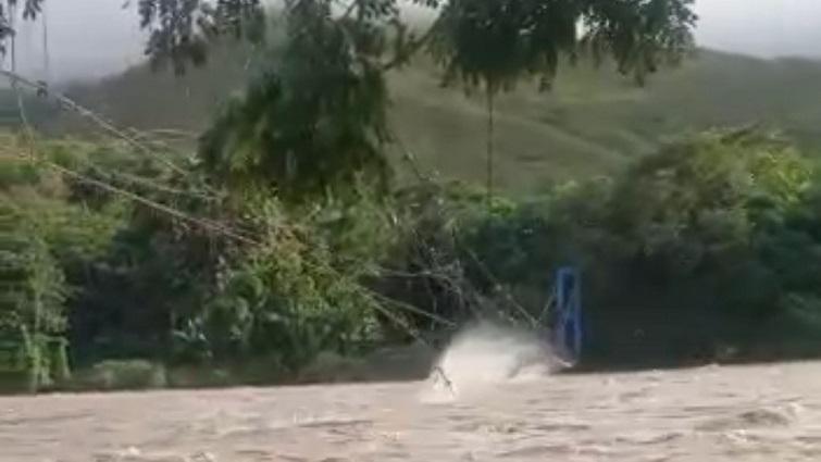 Mahasiswa Kristen Mamuju Desak Bupati Sutinah Perbaiki Jembatan Gantung di Kalumpang