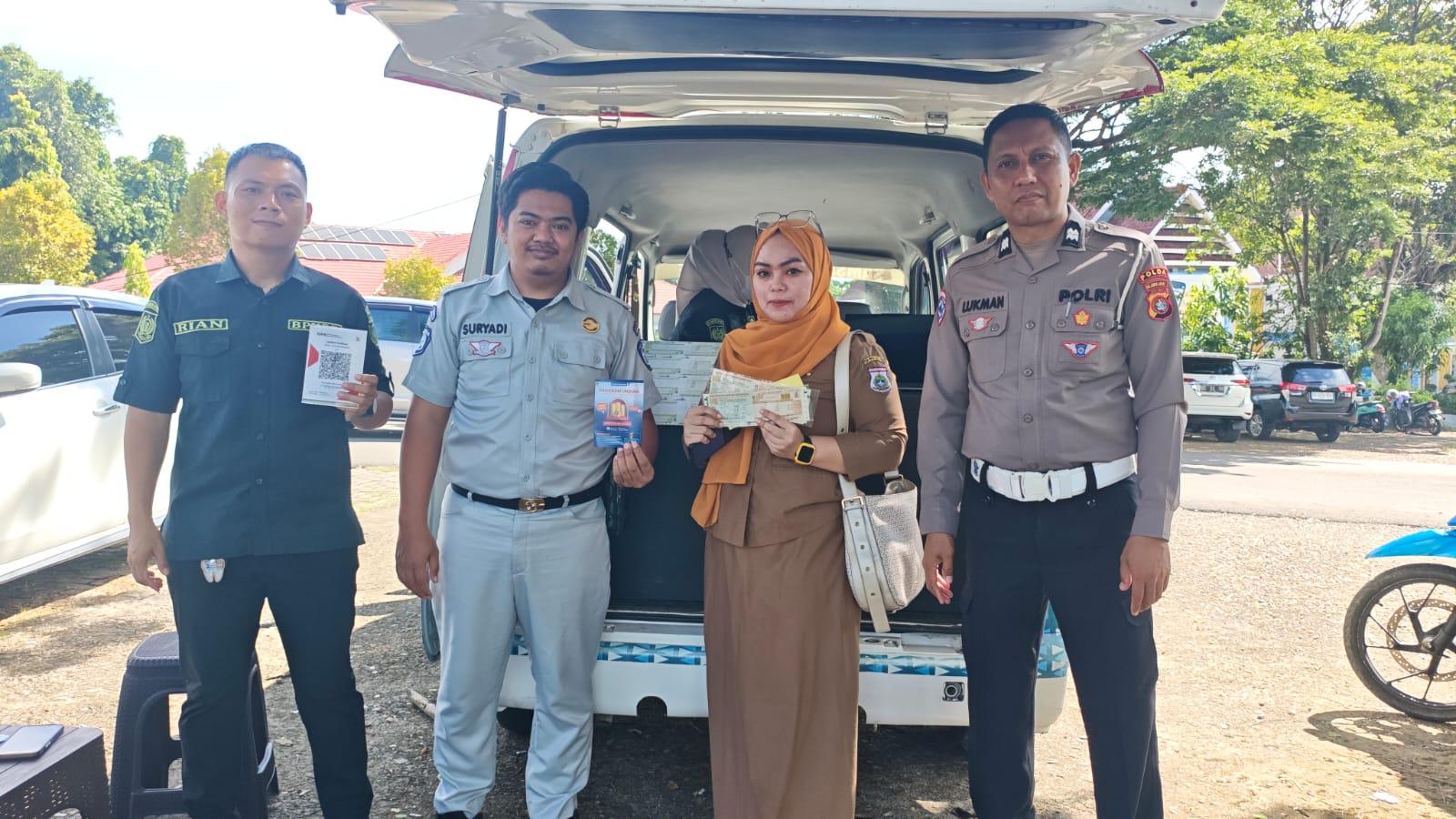 Jemput-bola-pajak-kendaraan-di-kantor-gubernur.jpg