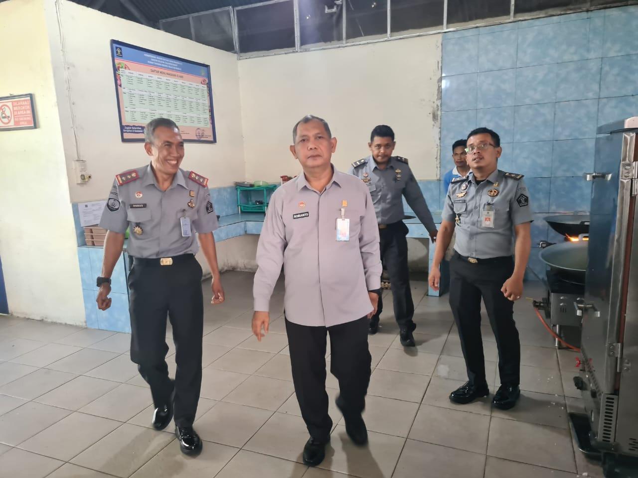 Kadivpas-Kemenkumhan-Sulbar-inspeksi-rutan-kelas-IIB-Mamuju.jpg