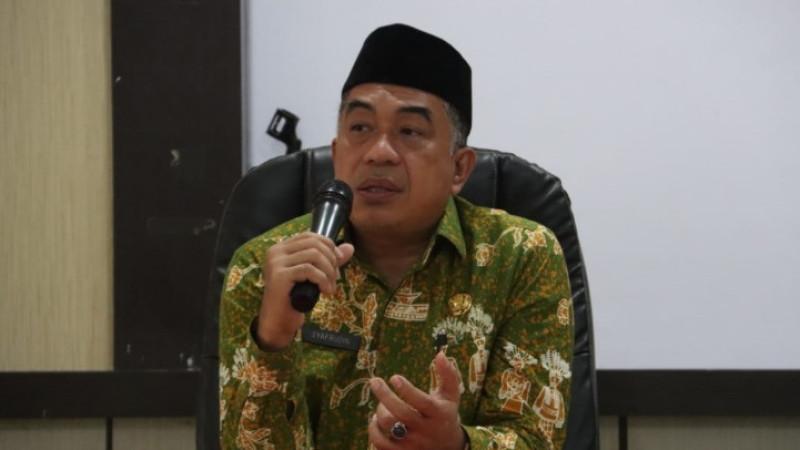 Kakanwil-Kemenag-Sulbar-Syafrudin-baderung-saat-memimpin-rapat.jpg