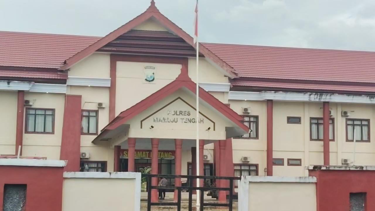 Kantor-Desa-Kombiling-Mamuju-Tengah.jpg