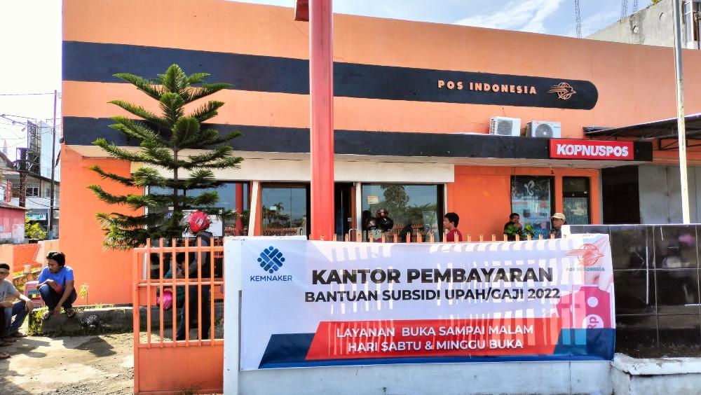 Kantor-POS-Mamuju-layani-pencairan-BSU-di-hari-libur.jpg