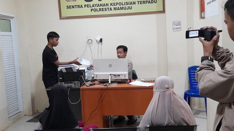 Keluarga-korban-pencabulan-saat-melaporkan-pe.jpg