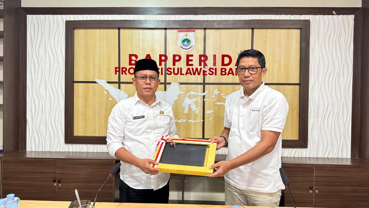 Kepala-Bapperida-Sulawesi-Barat-Junda-Maulana-resmi-berpamitan-kepada-jajaran-pegawainya.jpg