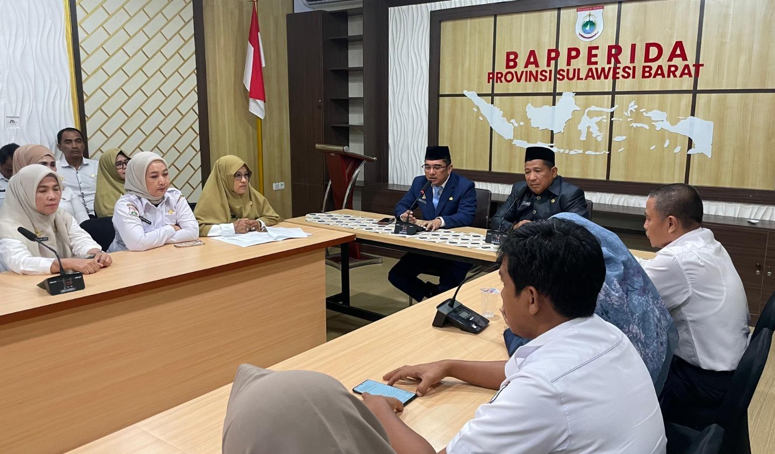 Kepala-Bapperida-Sulbar-Amujib-langsung-rapat-internal-usai-dilantik-oleh-Gubernurm-Suhardi-Duka.jpg