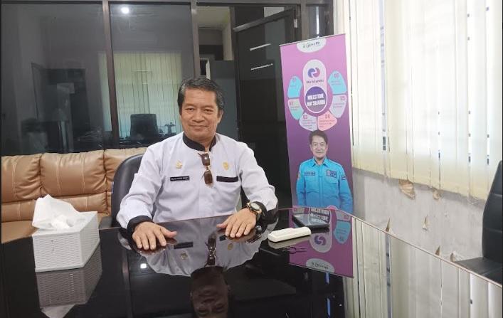 Kepala-Dinas-Kesehatan-Provinsi-Sulbar-drg-Asran-Masdy-saat-ditemui-di-ruangan-kerjanya.jpg