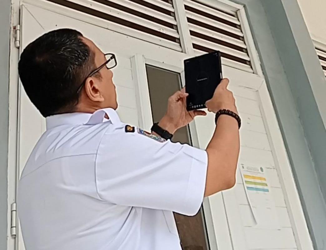 Kepala-Diskominfo-Sulbar-Muhammad-Ridwan-Djafar-mengunjungi-SMK-Negeri-1-Rantebulahan-Timur.jpg