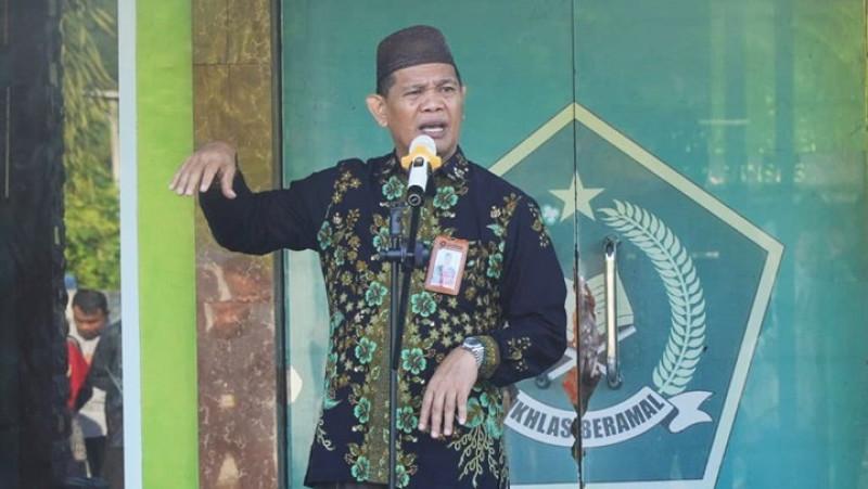 Kepala-Kantor-Wilayah-Kementerian-Agama-Provinsi-Sulawesi-Barat-H-Adnan-Nota.jpg
