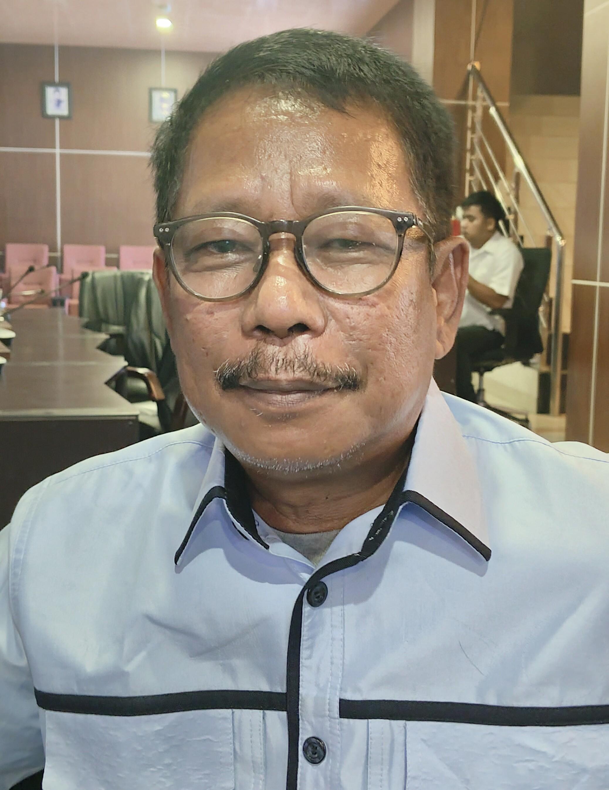 Ketua-DPRD-SYamsuddi-Hatta-usai-pimpin-rapat.jpg