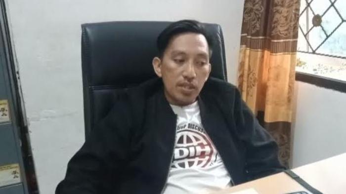 Ketua-KPU-Mamasa-Sumarlin-saat-ditemui-di-Kantor-KPU-Mamasa-1.jpg