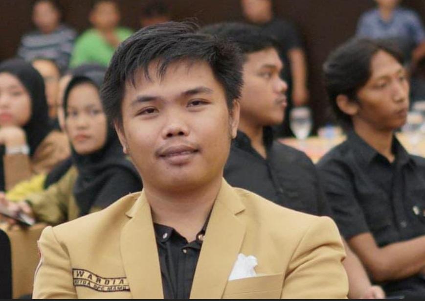 Ketua-Perhimpunan-Mahasiswa-Hukum-Indonesia-Permahi-Kabupaten-Mamuju-Wardian.jpg