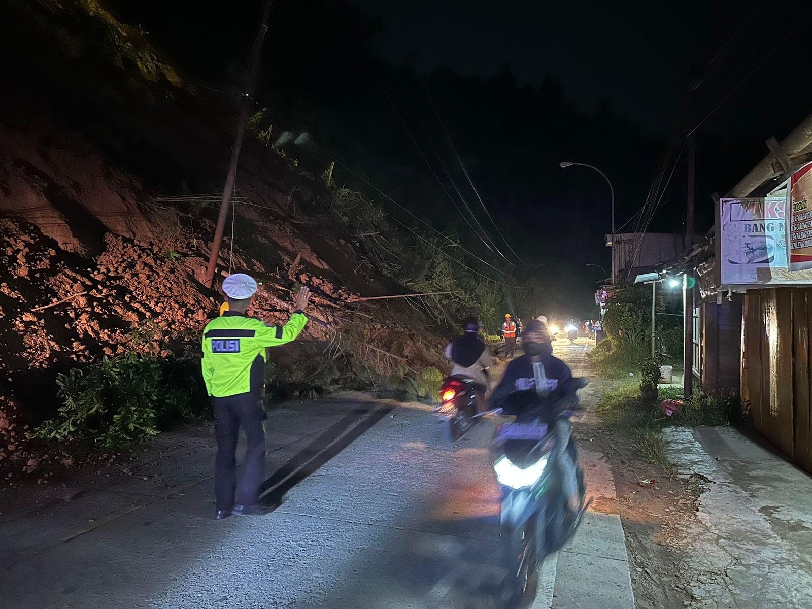 Tak Ada Hujan, Ujung Kota Mamasa Tiba-tiba Longsor Jelang Jokowi Datang, Listrik PLN Sempat Padam
