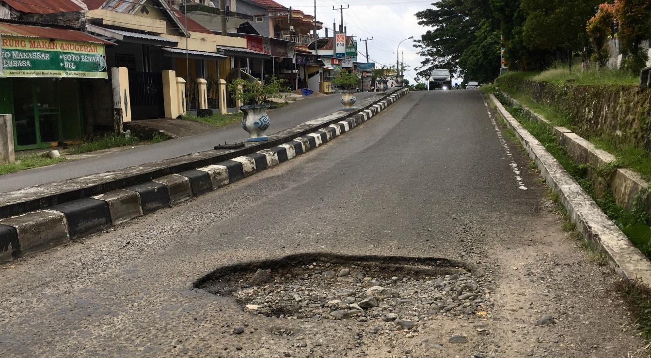 Fraksi Nasdem Soroti Penanganan Jalan di Kota Mamuju, Dahlan: Memprihatinkan