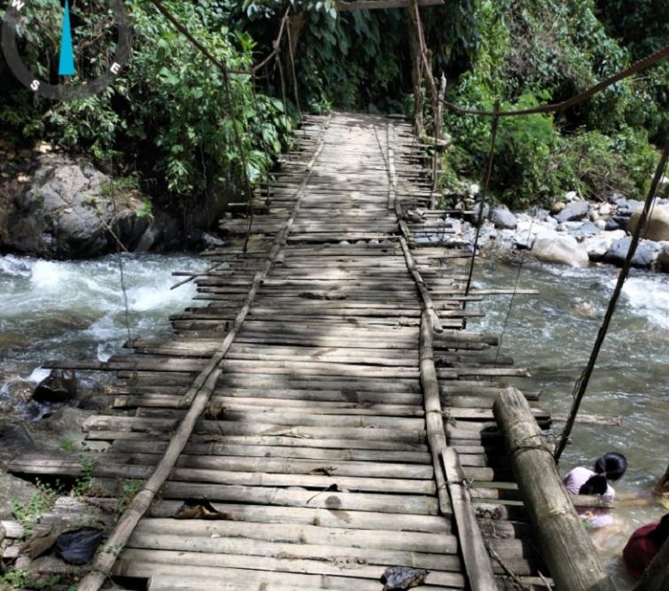 Kondisi-jembatan-darurat-penghubung-dua-dusun-di-D.jpg