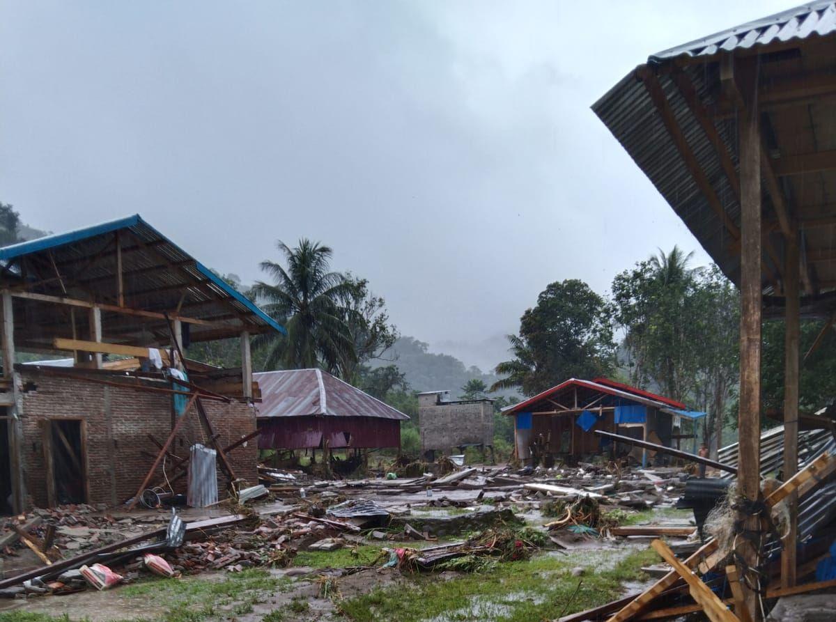 Anak-anak Korban Banjir di Ulumanda Majene Diberi Trauma Healing
