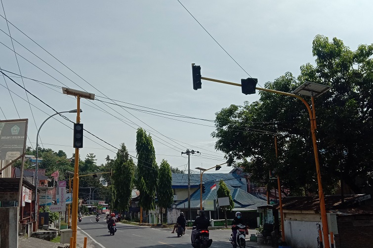 Lampu-merah-di-Jl-Gatot-Subroto-Kelurahan-Pangali-Ali-Kecamatan-Banggae.jpg