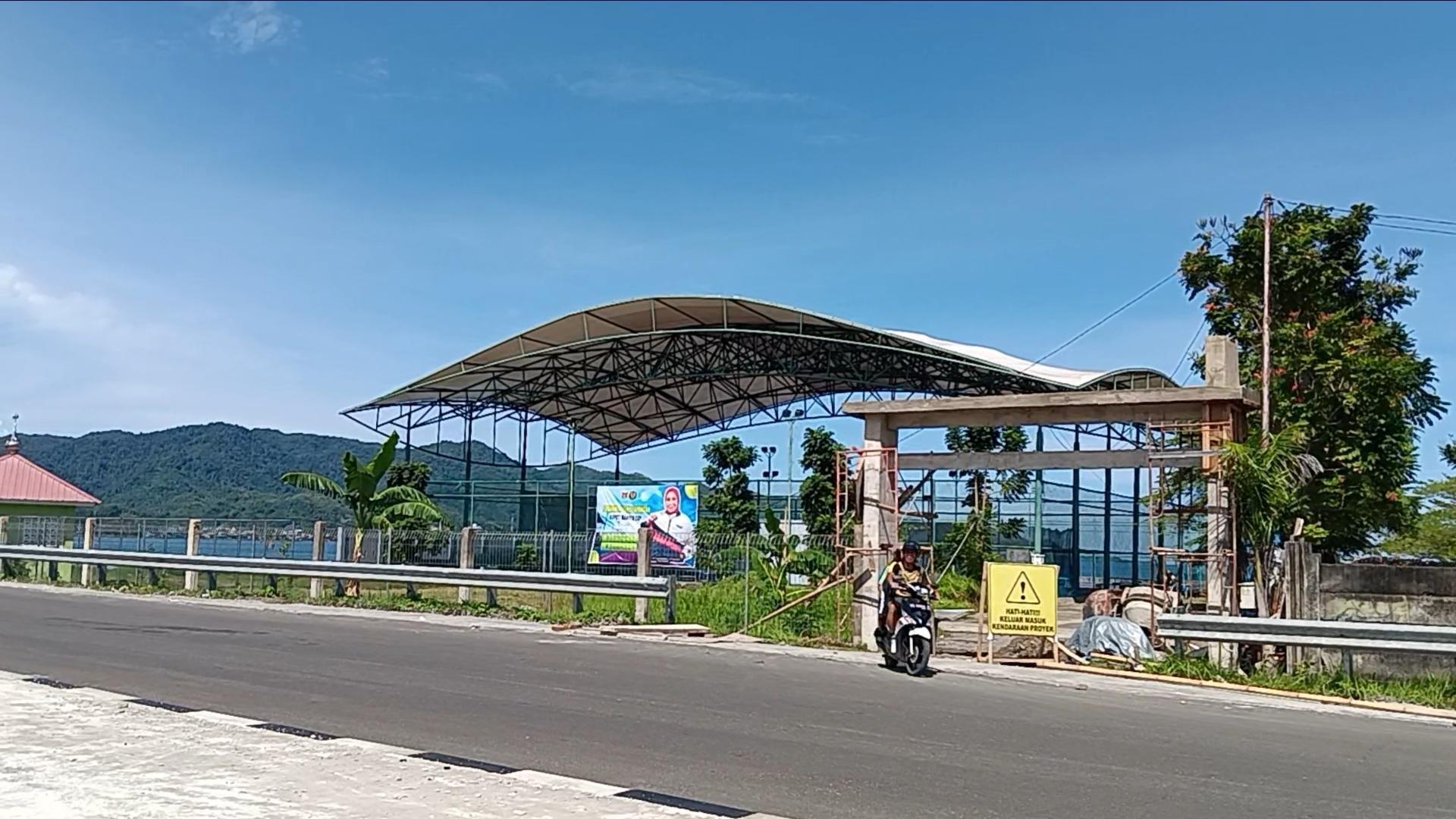 Lapangan-tenis-milik-Pemkab-Mamuju-di-Jl-Yos-Sudarso-Keluruhan-Binanga.jpg