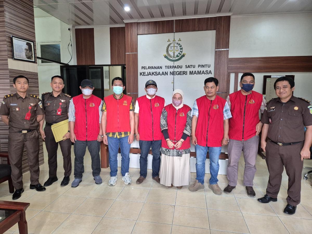 Lima-Kades-dan-1-Kapus-pelanggar-tindak-pidana-pemilihan-di-Kabupaten-Mamasa.jpg