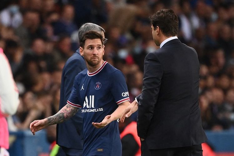 Lionel-Messi-berbicara-dengan-sang-pelatih-Mauricio-Pochettino.jpg