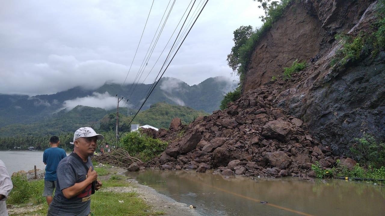 Longsor-yang-terjadi-di-Daerah-Sendana-Majene-akibat-hujan-deras-Selasa-11102022.jpg