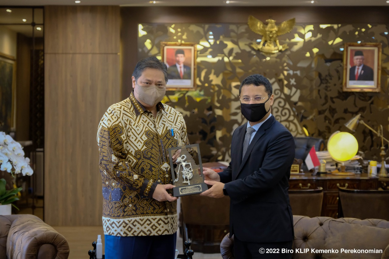 Singapura Fokus Pembangunan Hijau, Airlangga: Potensi Besar Indonesia Ekspor Energi Baru Terbarukan
