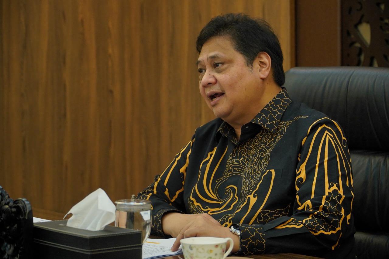Menko-Perekonomian-Airlangga-Hartarto-Setelah-UU-Cipta-Kerja.jpg