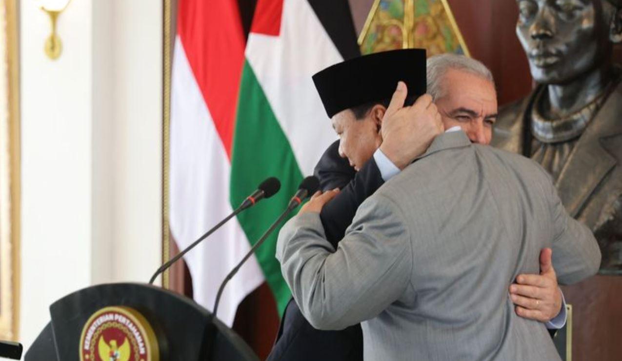Sampai Dipeluk PM Palestina, Prabowo Tahan Tangis Singgung Korban Konflik Israel: Doa Kami Bersamamu