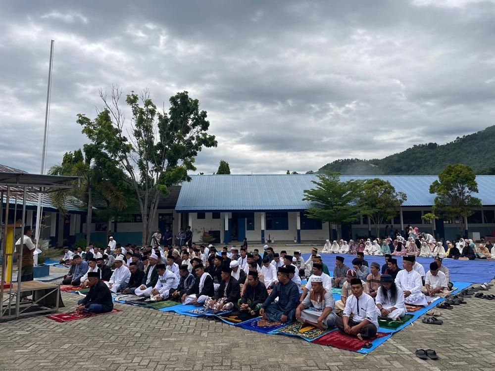 Muhammadiyah-Tapalang-dan-Malundasalat-Idulfitri-1447-H-di-Lapangan-SMP-Negeri-1-Malunda.jpg