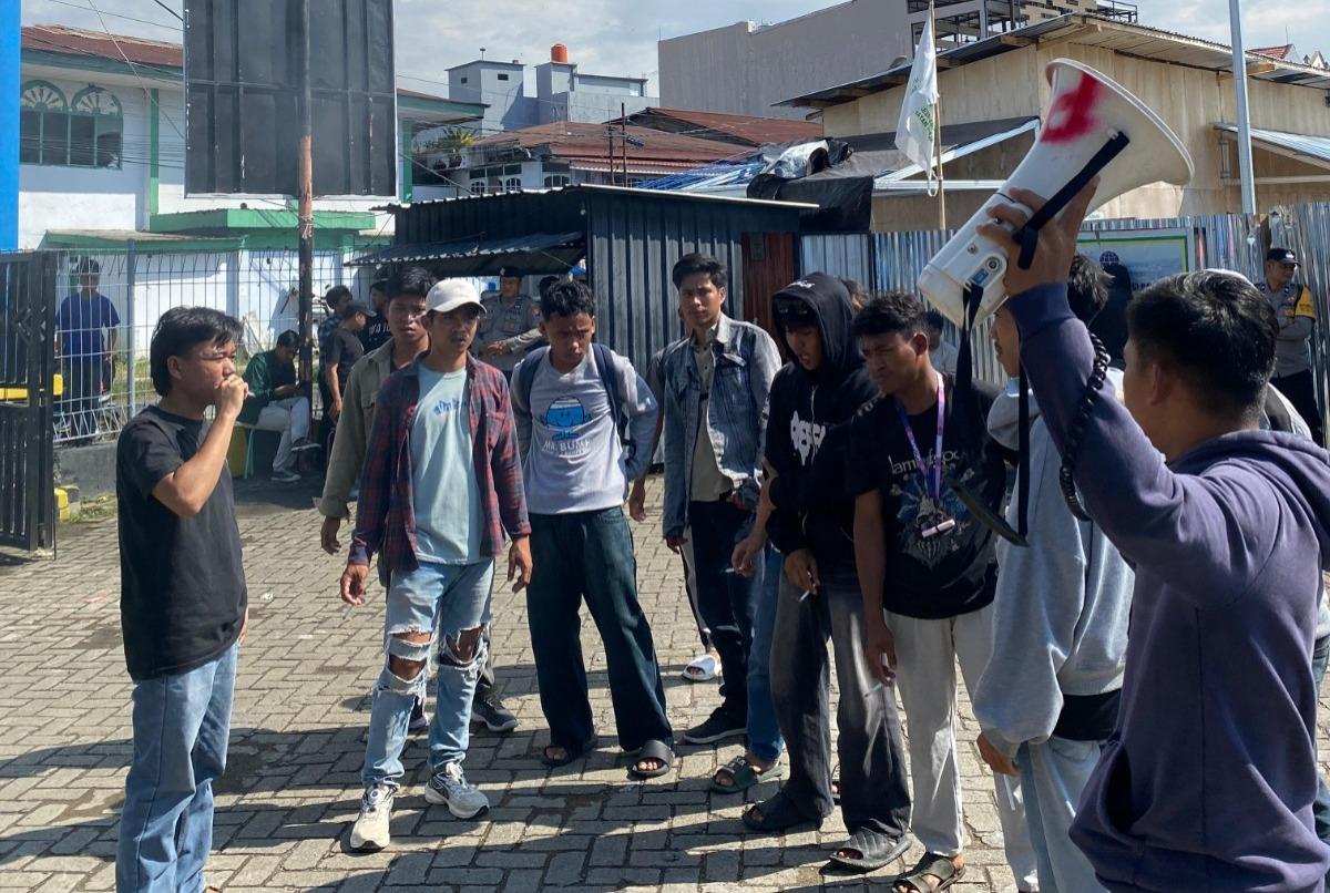 PGPM-demo-di-Pelabuhan-Mamuju-Kamis-2592025-sekitar-pukul-1500-WITA.jpg
