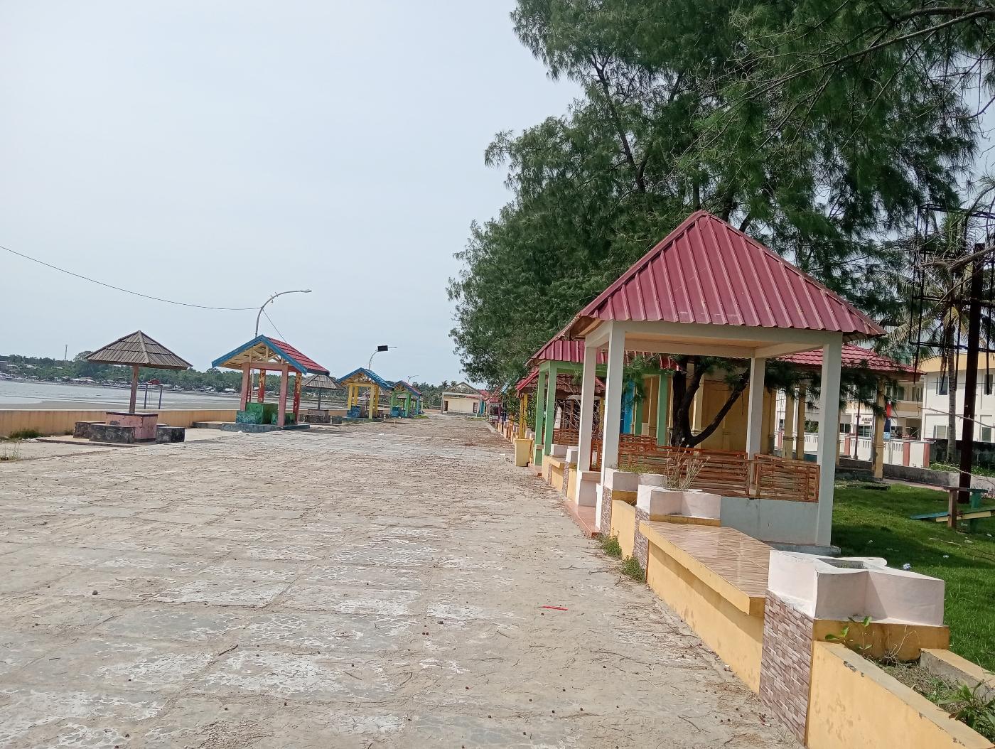 Sudah Enam Bulan, Pantai Barane Sepi Pengunjung, Atap Gasebo Banyak Rusak
