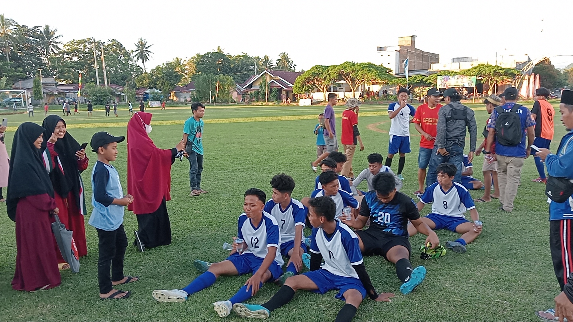 Para-pemain-tim-Al-Bana-Asing-dari-Kecamatan-Baras-tampil-sebagai-juara-Liga-Santri.jpg